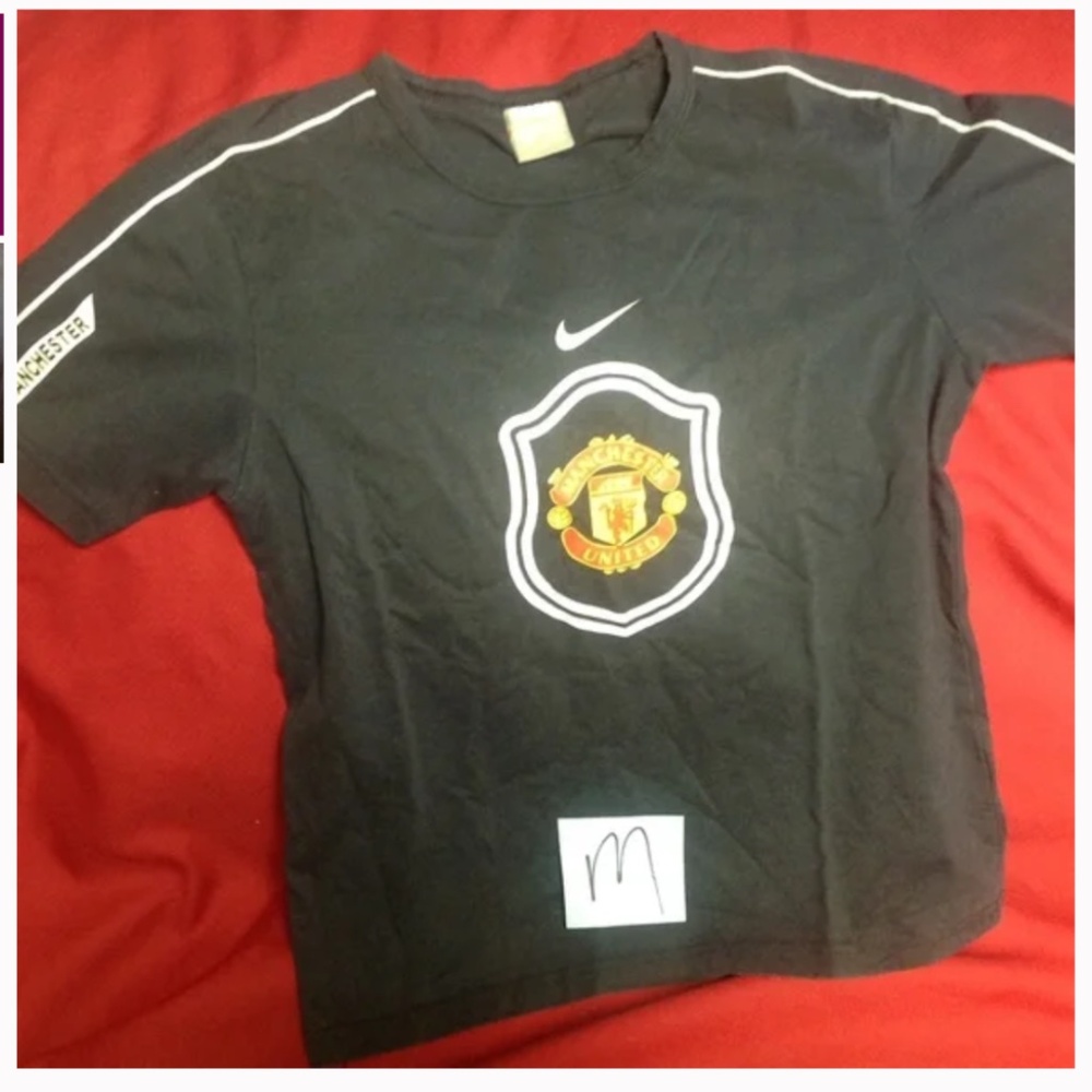 MANCHESTER United tshirt